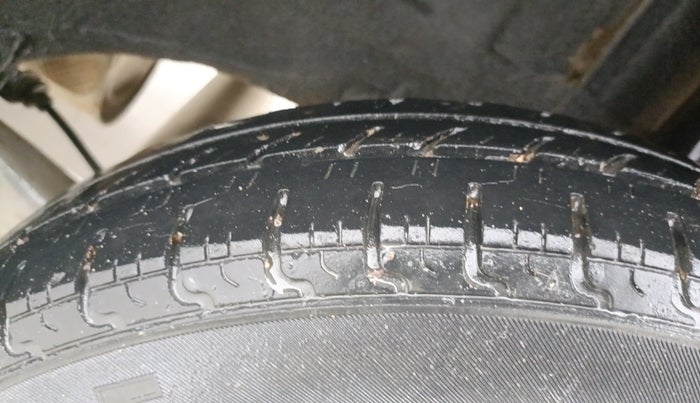 2017 Renault Kwid RXL, Petrol, Manual, 43,558 km, Left Rear Tyre Tread