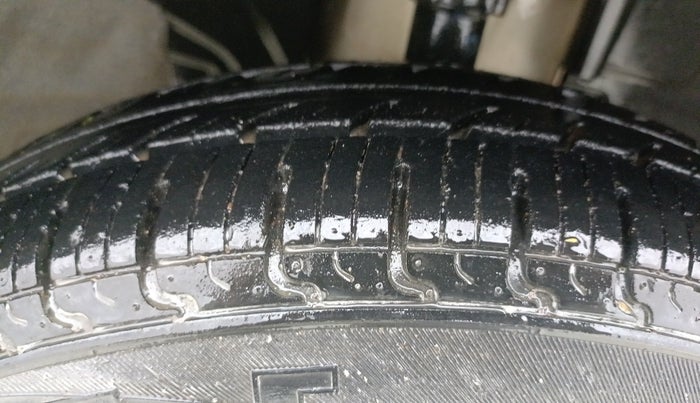 2017 Renault Kwid RXL, Petrol, Manual, 43,558 km, Right Front Tyre Tread