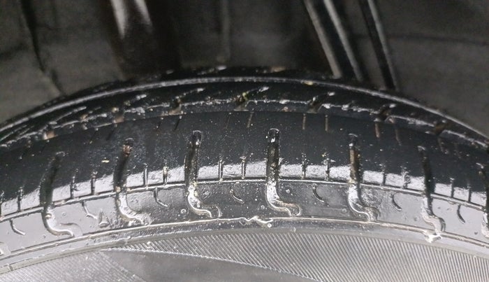 2017 Renault Kwid RXL, Petrol, Manual, 43,558 km, Right Rear Tyre Tread