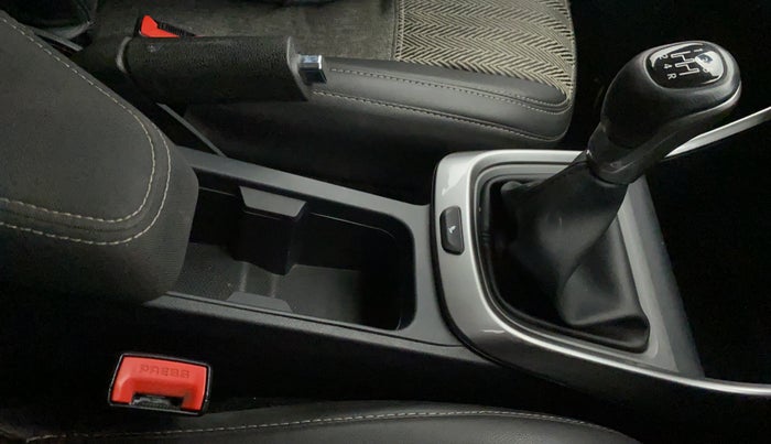 2020 Tata ALTROZ XZ 1.2, Petrol, Manual, 19,911 km, Gear Lever