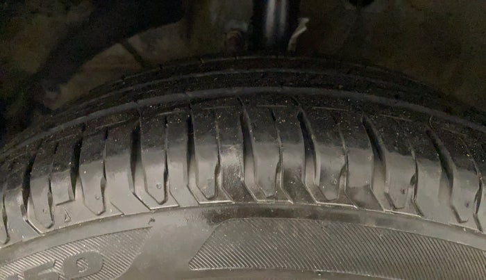 2018 Maruti Dzire ZDI, Diesel, Manual, 96,403 km, Left Front Tyre Tread