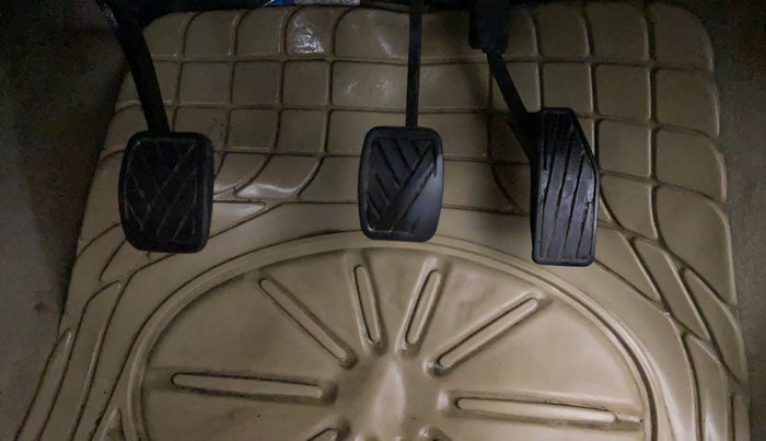 2018 Maruti Dzire ZDI, Diesel, Manual, 96,403 km, Pedals