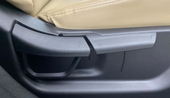 2024 Hyundai NEW I20 Sportz (O) 1.2 IVT, Petrol, Automatic, 9,472 km, Driver Side Adjustment Panel