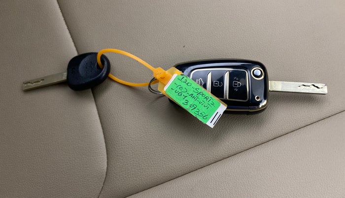 2024 Hyundai NEW I20 Sportz (O) 1.2 IVT, Petrol, Automatic, 9,472 km, Key Close Up