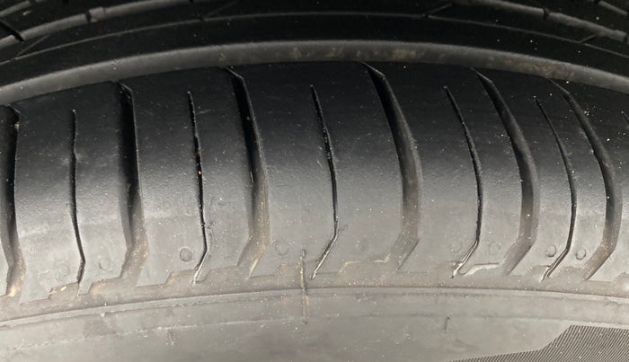 2024 Hyundai NEW I20 Sportz (O) 1.2 IVT, Petrol, Automatic, 9,472 km, Right Rear Tyre Tread