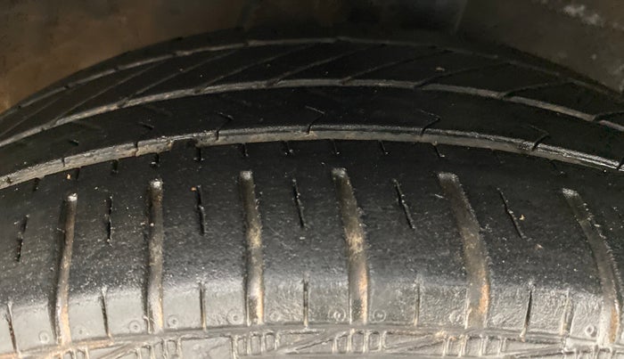 2018 Hyundai Xcent SX 1.2, Petrol, Manual, 27,896 km, Right Front Tyre Tread