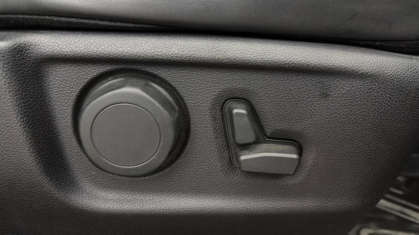 2022 Mahindra SCORPIO-N Z8 L PETROL AT 6 STR, Petrol, Automatic, 63,201 km, Driver Side Adjustment Panel