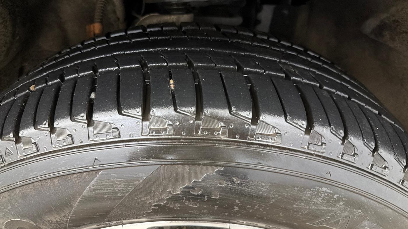 2022 Mahindra SCORPIO-N Z8 L PETROL AT 6 STR, Petrol, Automatic, 63,201 km, Right Front Tyre Tread
