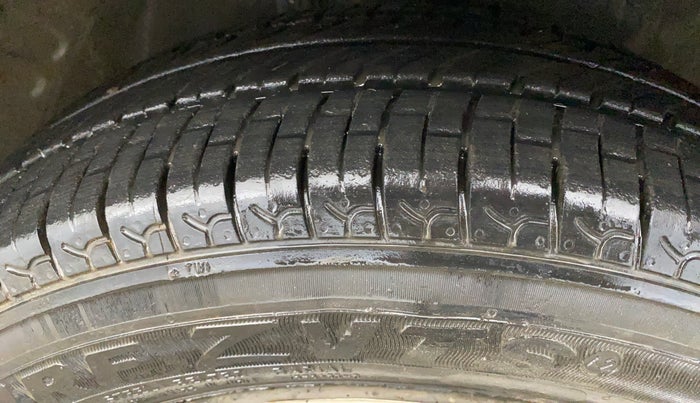 2016 Maruti Celerio VXI, Petrol, Manual, 37,600 km, Right Front Tyre Tread