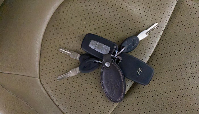 2014 Hyundai Verna FLUIDIC 1.6 VTVT SX OPT, Petrol, Manual, 79,022 km, Key Close Up