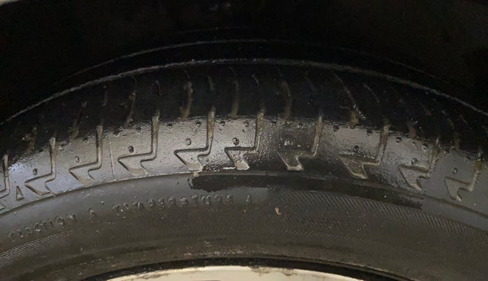 2014 Hyundai Verna FLUIDIC 1.6 VTVT SX OPT, Petrol, Manual, 79,022 km, Right Front Tyre Tread