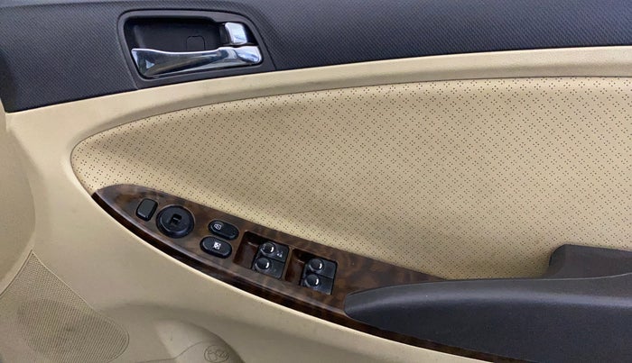 2014 Hyundai Verna FLUIDIC 1.6 VTVT SX OPT, Petrol, Manual, 79,022 km, Driver Side Door Panels Control