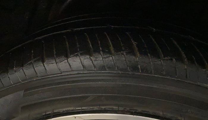 2014 Hyundai Verna FLUIDIC 1.6 VTVT SX OPT, Petrol, Manual, 79,022 km, Left Rear Tyre Tread