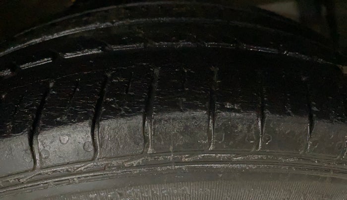 2016 Maruti Ciaz VXI+, Petrol, Manual, 43,005 km, Right Front Tyre Tread
