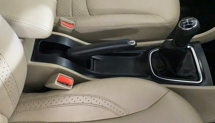 2016 Maruti Ciaz VXI+, Petrol, Manual, 43,005 km, Gear Lever