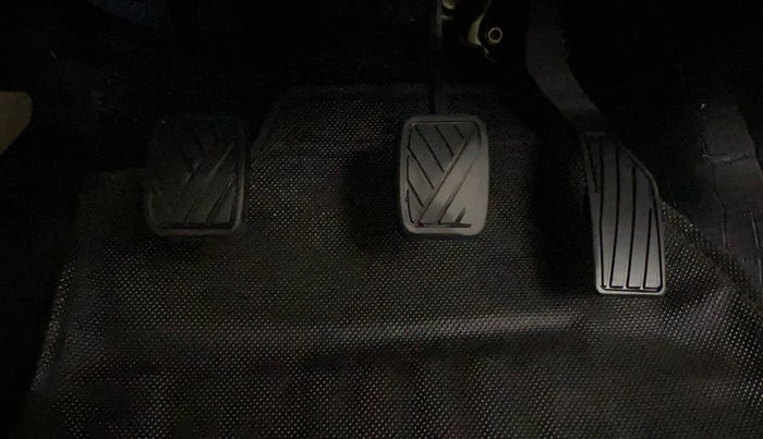 2016 Maruti Ciaz VXI+, Petrol, Manual, 43,005 km, Pedals