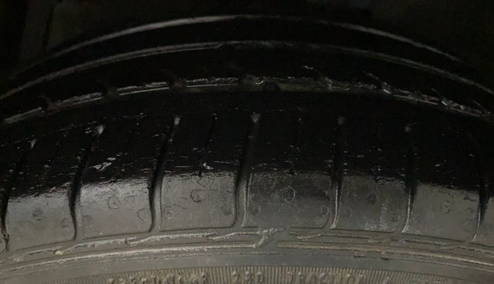 2016 Maruti Ciaz VXI+, Petrol, Manual, 43,005 km, Left Front Tyre Tread