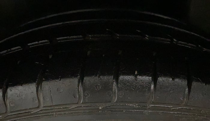 2016 Maruti Ciaz VXI+, Petrol, Manual, 43,005 km, Left Rear Tyre Tread