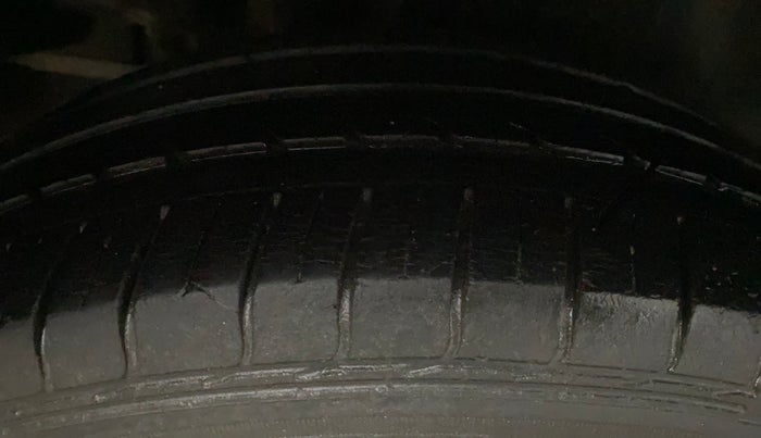 2016 Maruti Ciaz VXI+, Petrol, Manual, 43,005 km, Right Rear Tyre Tread