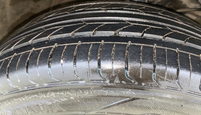 2020 Maruti XL6 ZETA MT, Petrol, Manual, 76,939 km, Right Front Tyre Tread