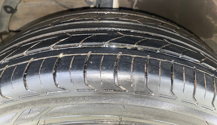 2020 Maruti XL6 ZETA MT, Petrol, Manual, 76,939 km, Left Front Tyre Tread