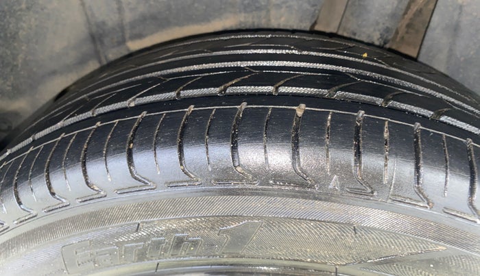 2020 Maruti XL6 ZETA MT, Petrol, Manual, 76,939 km, Left Rear Tyre Tread