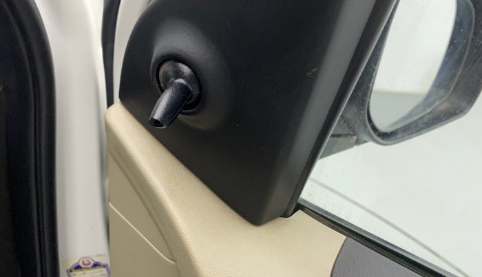 2013 Hyundai i20 MAGNA 1.2, Petrol, Manual, 41,670 km, Right rear-view mirror - ORVM knob broken and not working