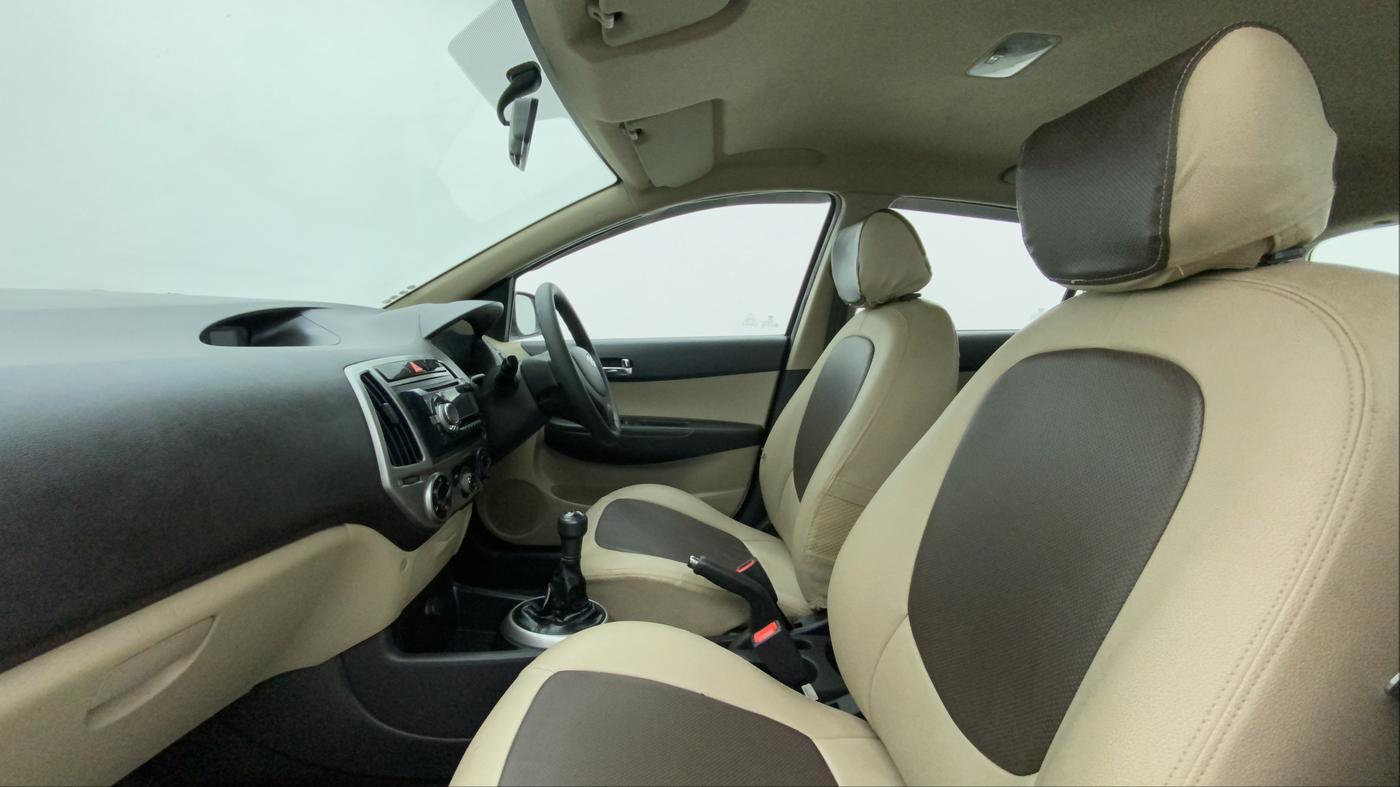 2013 Hyundai i20 MAGNA 1.2, Petrol, Manual, 41,670 km, Right Side Front Door Cabin