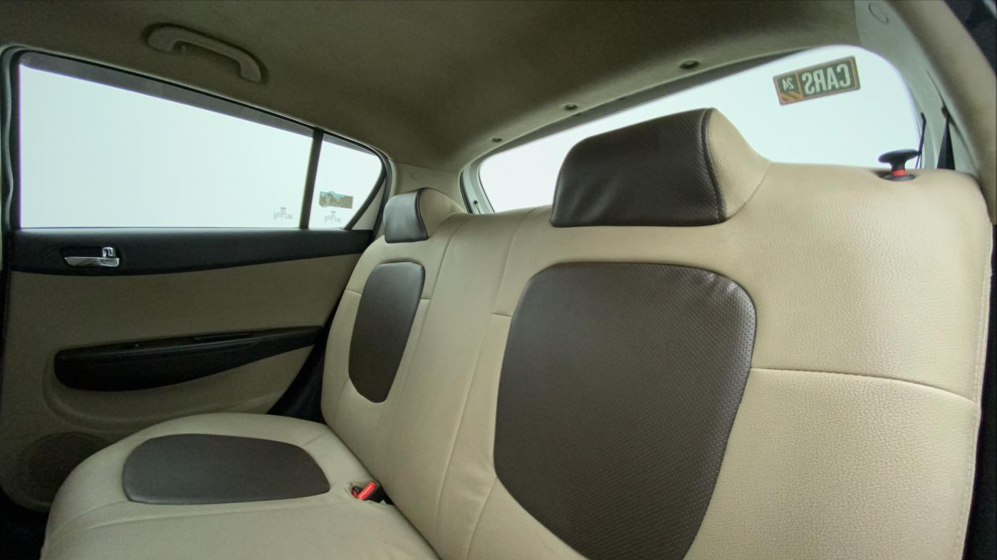 2013 Hyundai i20 MAGNA 1.2, Petrol, Manual, 41,670 km, Right Side Rear Door Cabin