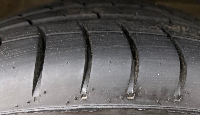 2017 Maruti Celerio VXI (O) AMT, Petrol, Automatic, 36,574 km, Right Front Tyre Tread