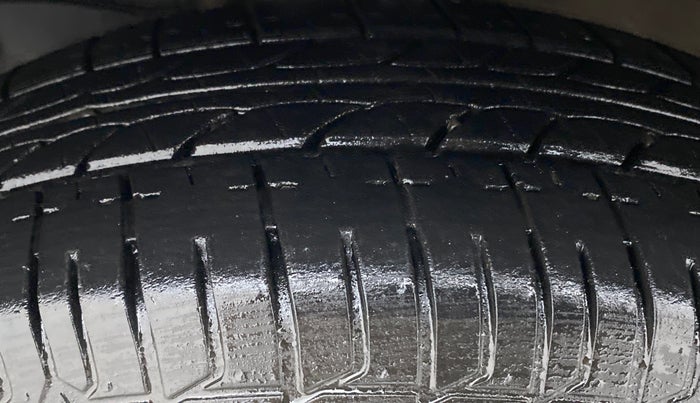2019 Maruti New Wagon-R 1.0 Lxi (o) cng, CNG, Manual, Left Front Tyre Tread