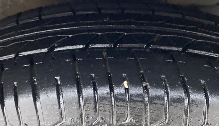 2019 Maruti New Wagon-R 1.0 Lxi (o) cng, CNG, Manual, Right Front Tyre Tread
