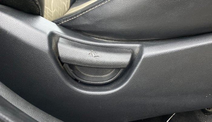 2015 Hyundai Grand i10 MAGNA 1.2 KAPPA VTVT, Petrol, Manual, 38,636 km, Driver Side Adjustment Panel