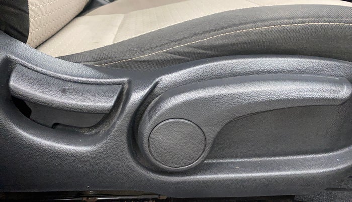2017 Hyundai Elite i20 ASTA 1.2 (O), Petrol, Manual, 37,175 km, Driver Side Adjustment Panel