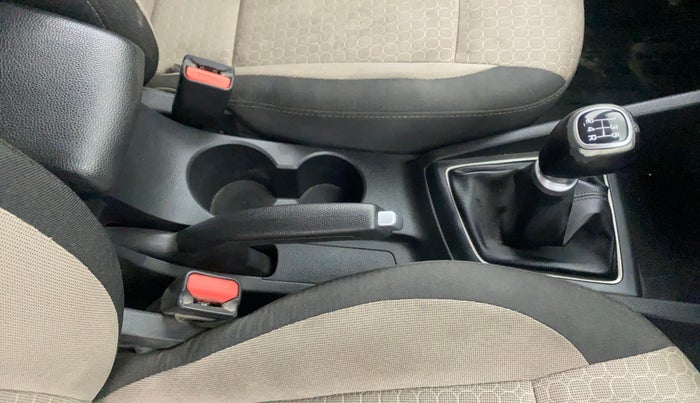 2017 Hyundai Elite i20 ASTA 1.2 (O), Petrol, Manual, 37,175 km, Gear Lever