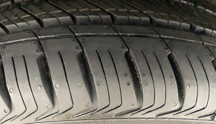 2017 Hyundai Elite i20 ASTA 1.2 (O), Petrol, Manual, 37,175 km, Left Front Tyre Tread