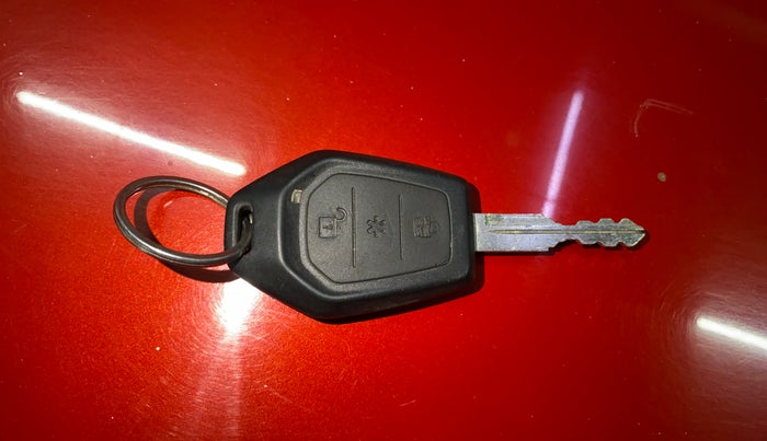 2016 Mahindra TUV300 T8, Diesel, Manual, 28,751 km, Key Close Up