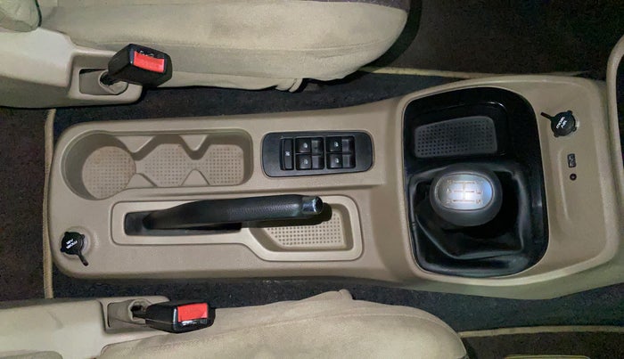 2016 Mahindra TUV300 T8, Diesel, Manual, 28,751 km, Gear Lever