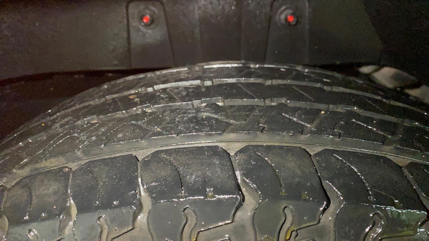2016 Mahindra TUV300 T8, Diesel, Manual, 28,751 km, Left Rear Tyre Tread