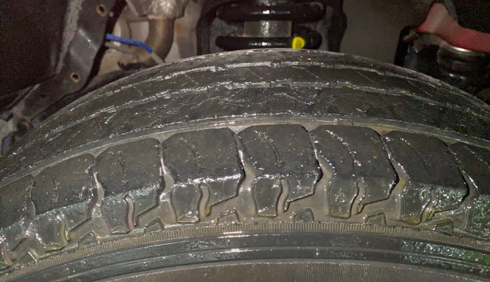 2016 Mahindra TUV300 T8, Diesel, Manual, 28,751 km, Right Front Tyre Tread