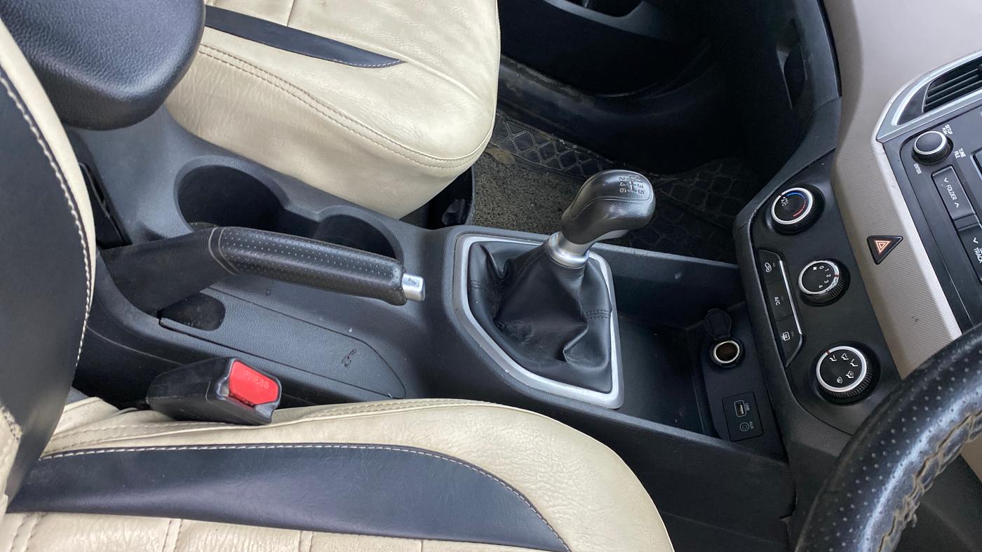 2018 Hyundai Creta E PLUS 1.4 DIESEL, Diesel, Manual, 70,849 km, Gear Lever