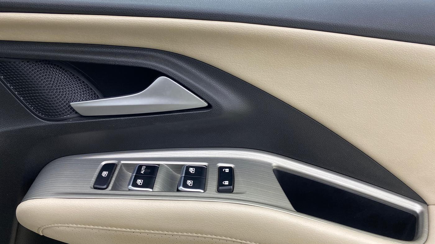 2024 MG HECTOR SAVVY PRO 1.5 TURBO CVT PETROL, Petrol, Automatic, 40,013 km, Driver Side Door Panels Control