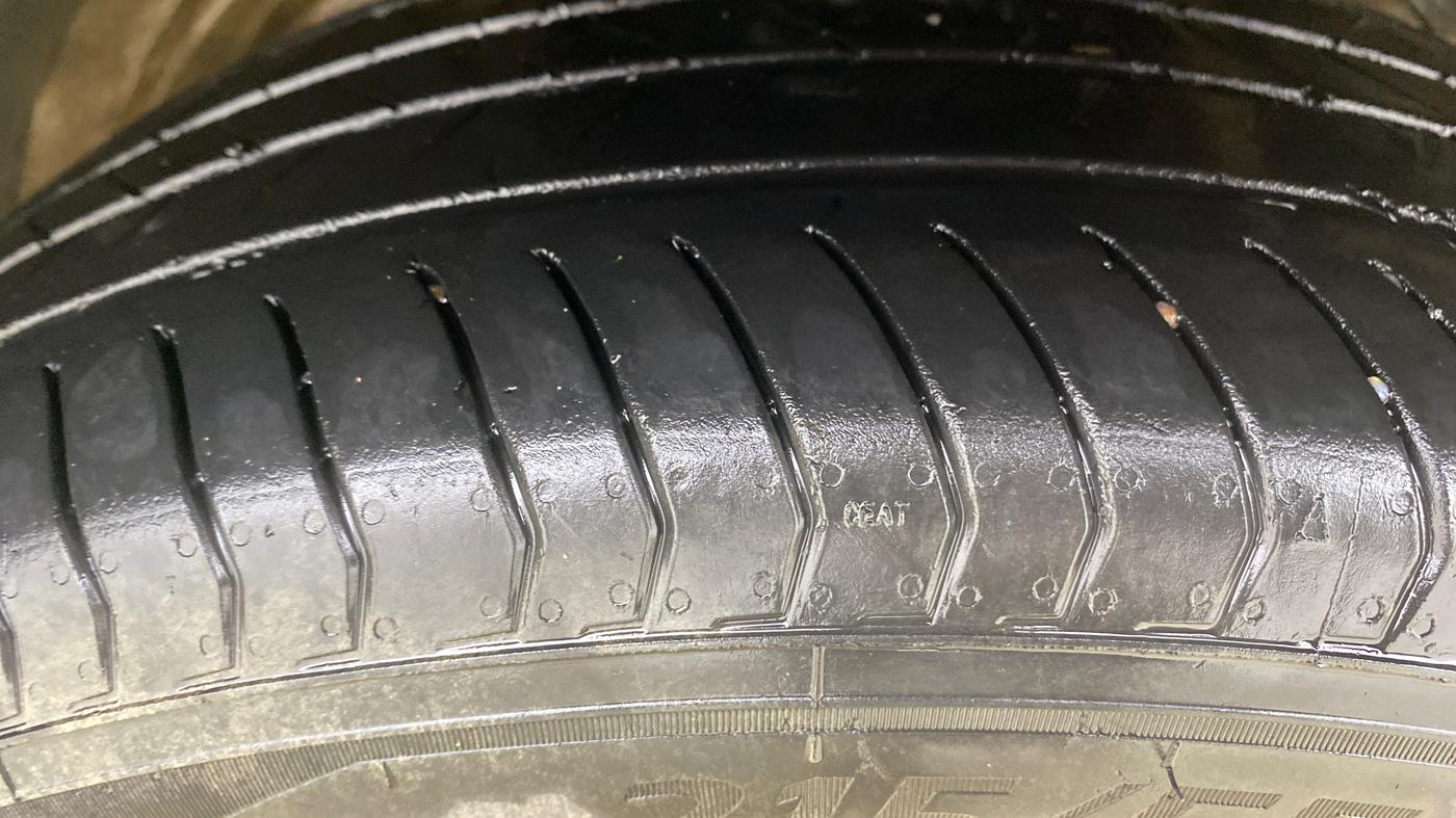 2024 MG HECTOR SAVVY PRO 1.5 TURBO CVT PETROL, Petrol, Automatic, 40,013 km, Right Front Tyre Tread