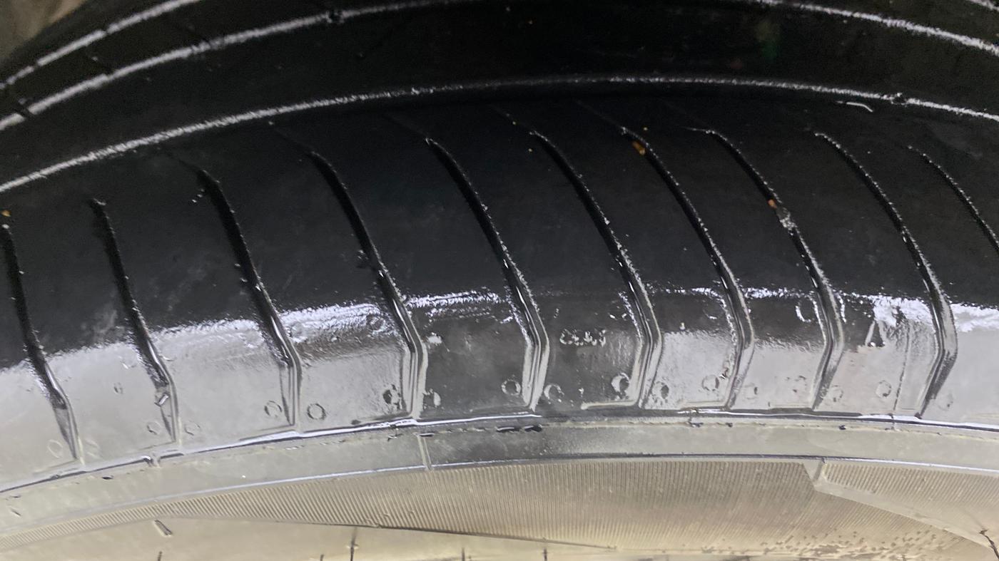 2024 MG HECTOR SAVVY PRO 1.5 TURBO CVT PETROL, Petrol, Automatic, 40,013 km, Left Front Tyre Tread