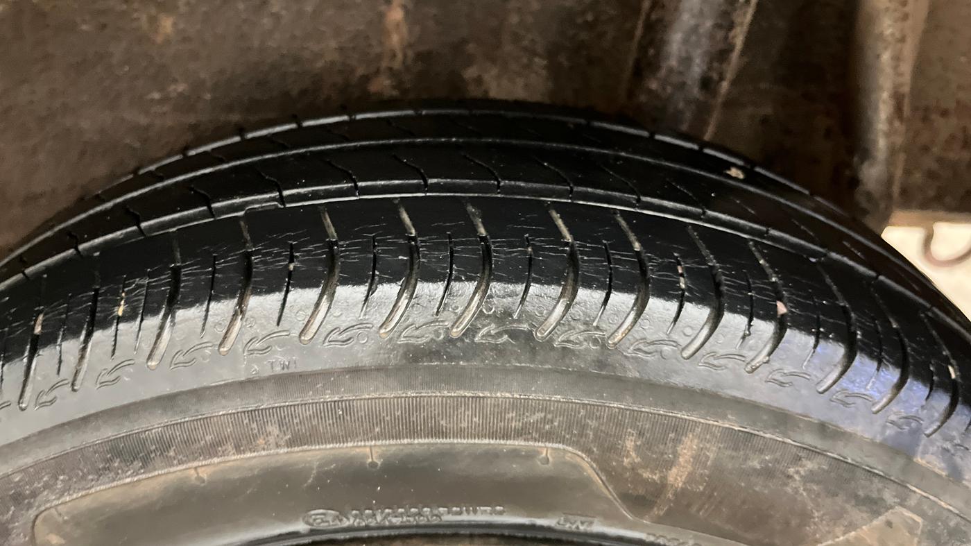 2022 Maruti S PRESSO VXI (O), Petrol, Manual, 27,839 km, Left Rear Tyre Tread