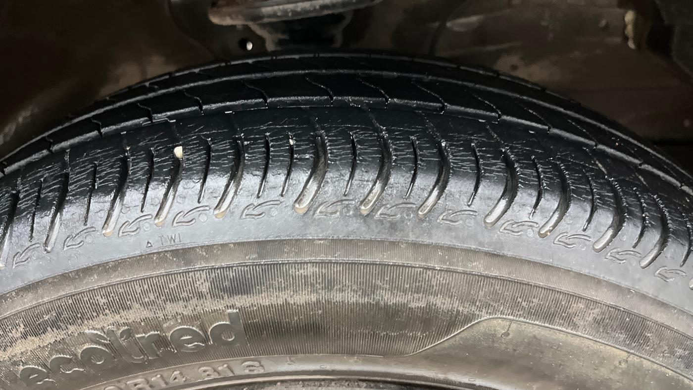 2022 Maruti S PRESSO VXI (O), Petrol, Manual, 27,839 km, Right Front Tyre Tread