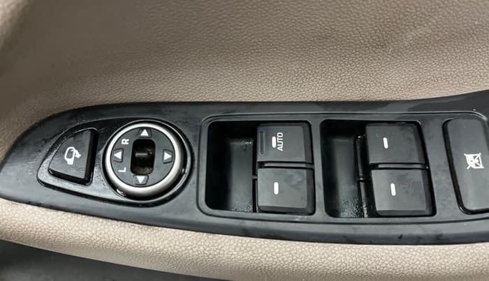 2016 Hyundai Elite i20 ASTA 1.2, Petrol, Manual, 1,17,440 km, Driver Side Door Panels Control