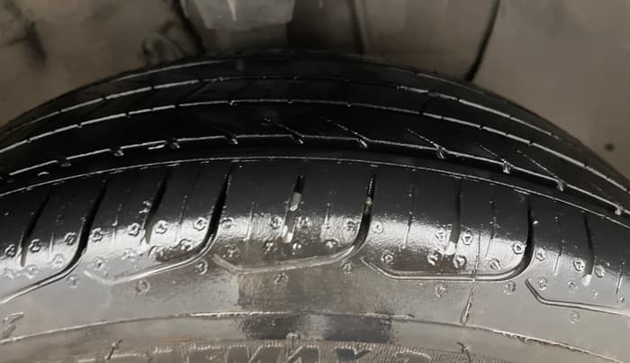 2016 Hyundai Elite i20 ASTA 1.2, Petrol, Manual, 1,17,440 km, Right Front Tyre Tread