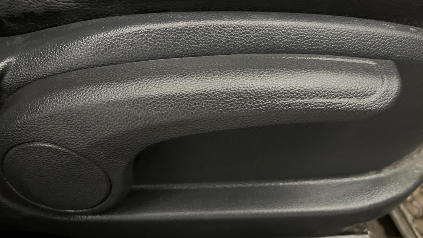 2016 Hyundai Elite i20 ASTA 1.2, Petrol, Manual, 1,17,440 km, Driver Side Adjustment Panel