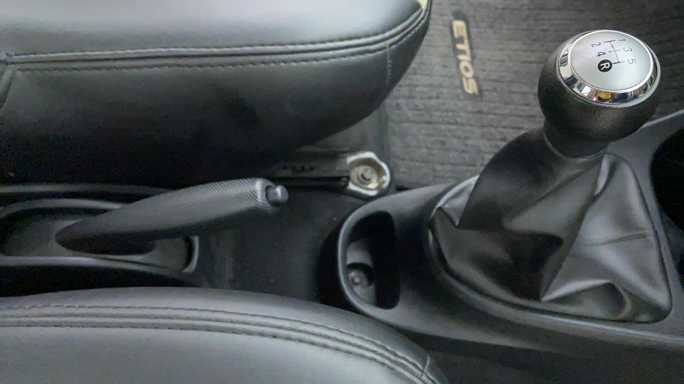 2018 Toyota Etios V, Petrol, Manual, 20,452 km, Gear Lever